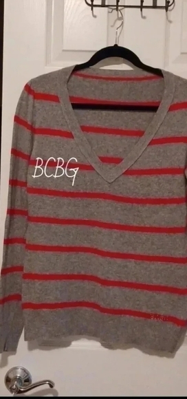 🌹BCBG sweater - Picture 11 of 11